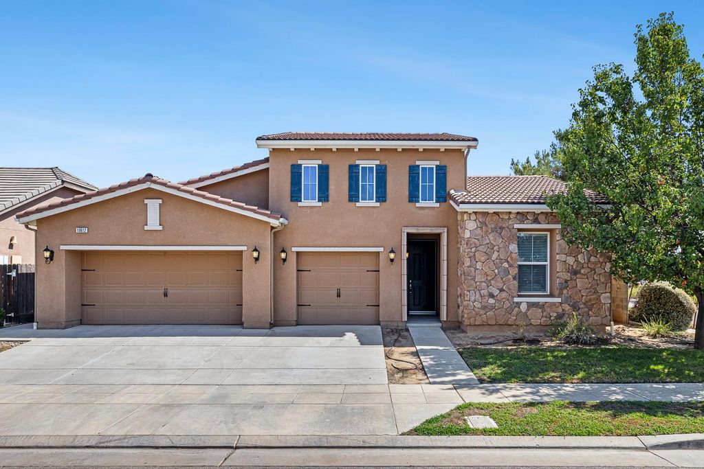 Image 1 of property listing at 10612 N Dearing Avenue, Fresno, CA 93730