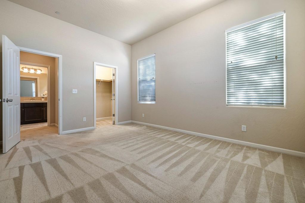 Image 18 of property listing at 10612 N Dearing Avenue, Fresno, CA 93730