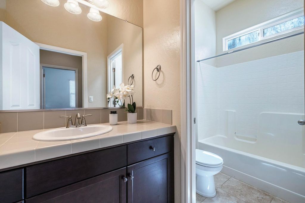 Image 19 of property listing at 10612 N Dearing Avenue, Fresno, CA 93730