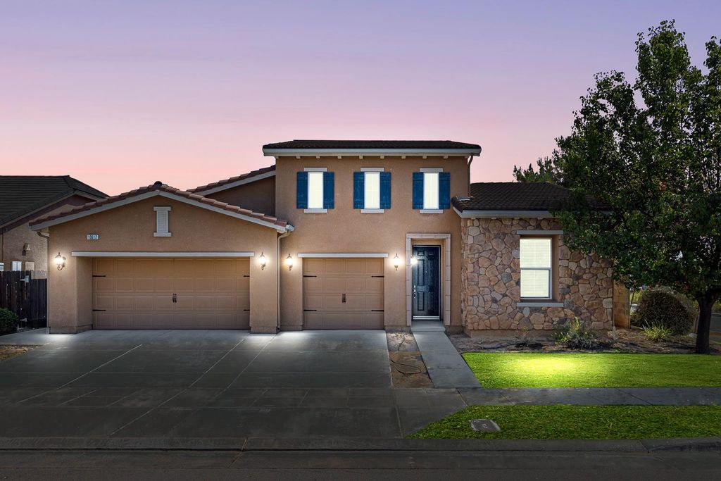 Image 2 of property listing at 10612 N Dearing Avenue, Fresno, CA 93730