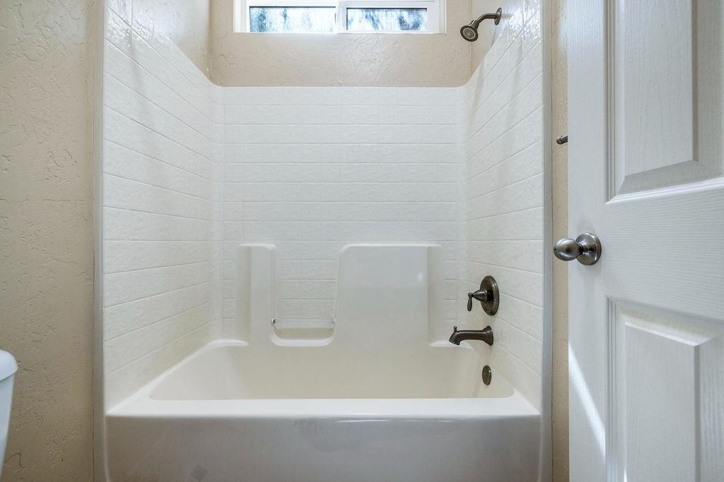 Image 20 of property listing at 10612 N Dearing Avenue, Fresno, CA 93730