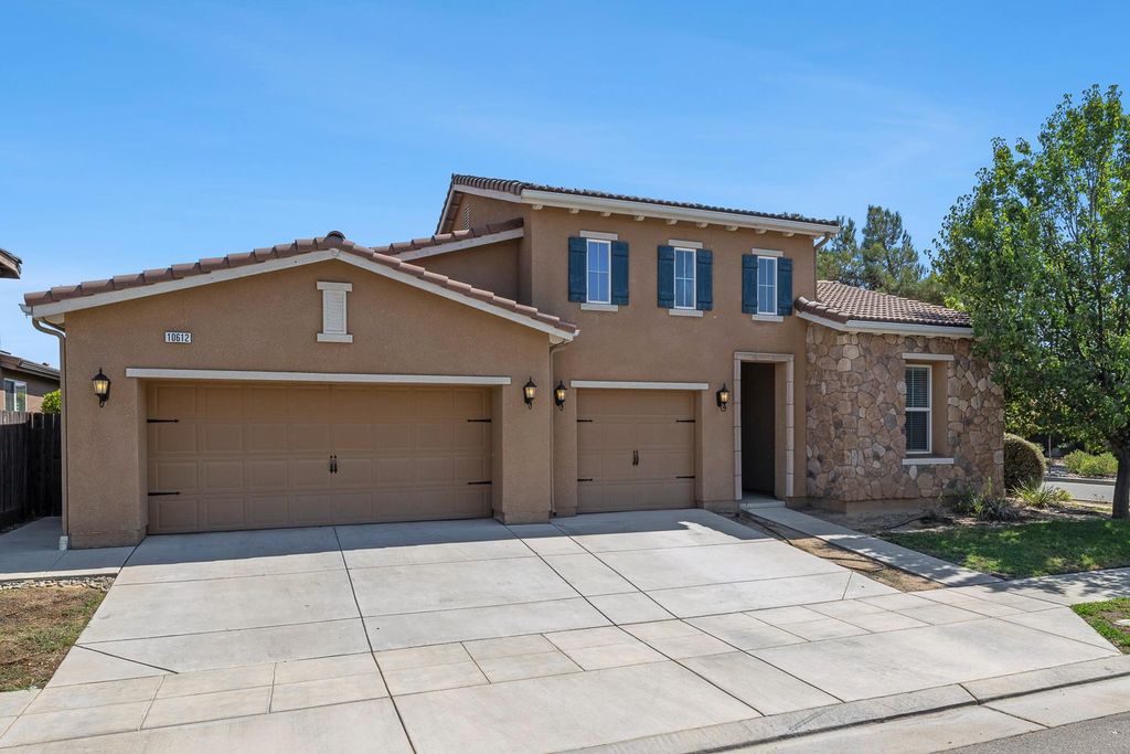 Image 3 of property listing at 10612 N Dearing Avenue, Fresno, CA 93730