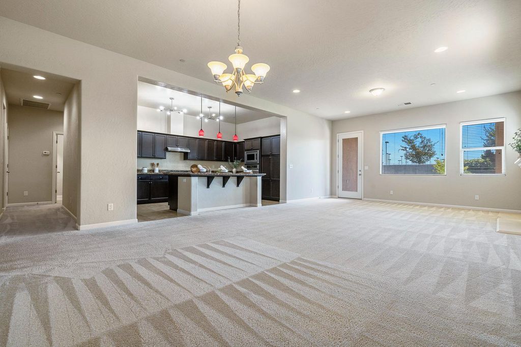 Image 7 of property listing at 10612 N Dearing Avenue, Fresno, CA 93730