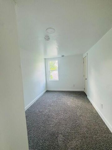 35 Magnolia Avenue, Newark, OH 43055