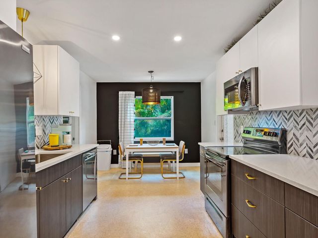 2740 BRUCE LANE, Sarasota, FL 34237