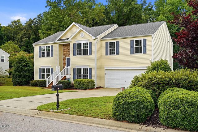 405 Dogwood Creek Place, Fuquay Varina, NC 27526