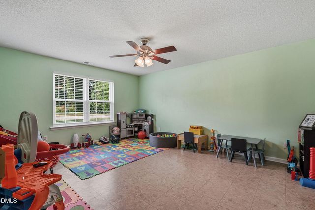 405 Dogwood Creek Place, Fuquay Varina, NC 27526
