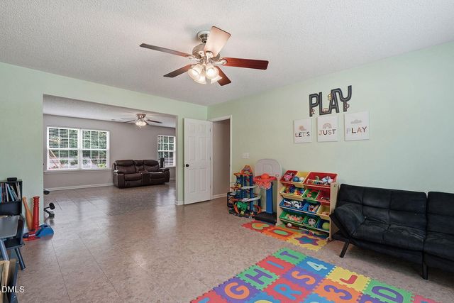 405 Dogwood Creek Place, Fuquay Varina, NC 27526