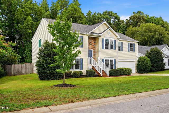 405 Dogwood Creek Place, Fuquay Varina, NC 27526