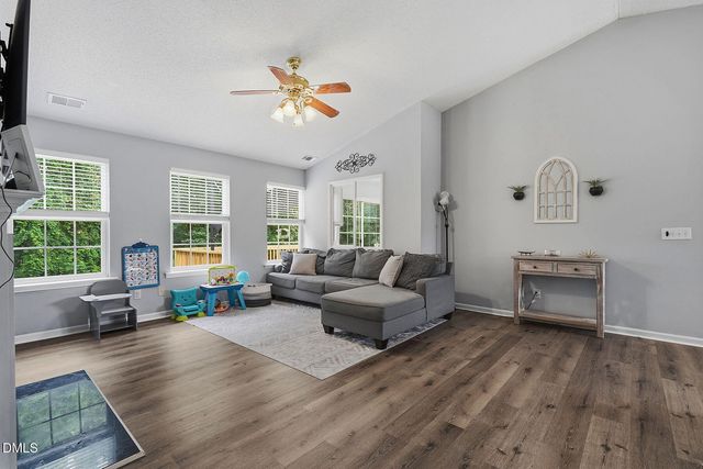 405 Dogwood Creek Place, Fuquay Varina, NC 27526