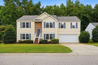 405 Dogwood Creek Place, Fuquay Varina, NC 27526