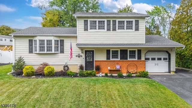 150 College View Dr, Hackettstown Town, NJ 07840