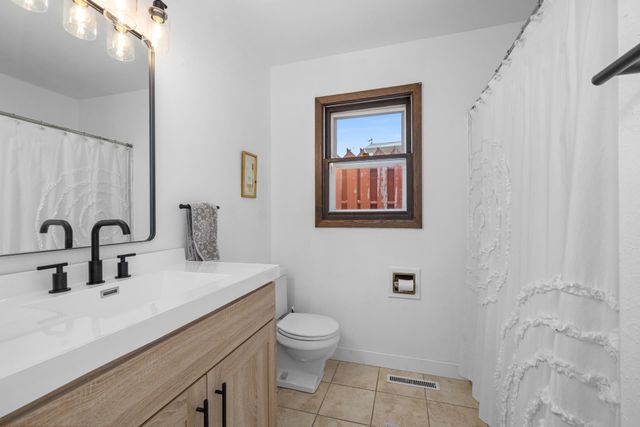 1501 10th St SW, Minot, ND 58701