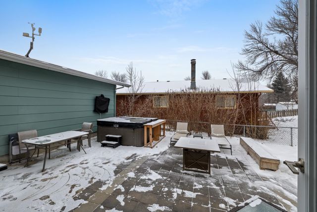 1501 10th St SW, Minot, ND 58701