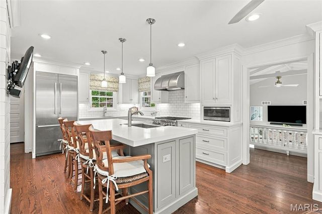 9321 Old Bonhomme Road, Olivette, MO 63132