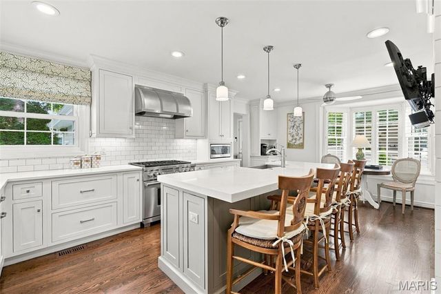 9321 Old Bonhomme Road, Olivette, MO 63132