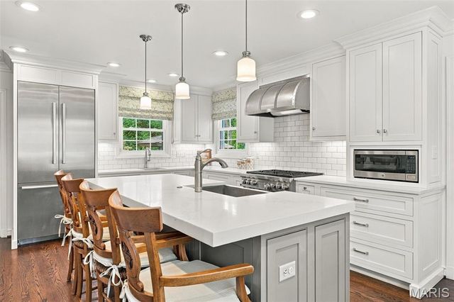 9321 Old Bonhomme Road, Olivette, MO 63132