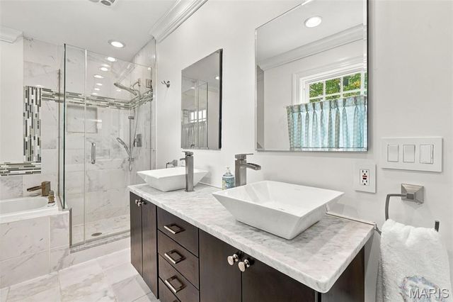 9321 Old Bonhomme Road, Olivette, MO 63132