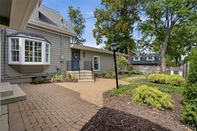 9321 Old Bonhomme Road, Olivette, MO 63132