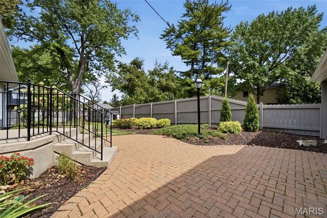 9321 Old Bonhomme Road, Olivette, MO 63132