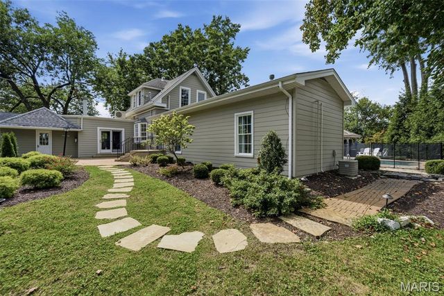 9321 Old Bonhomme Road, Olivette, MO 63132