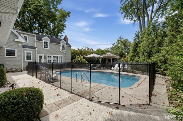 9321 Old Bonhomme Road, Olivette, MO 63132