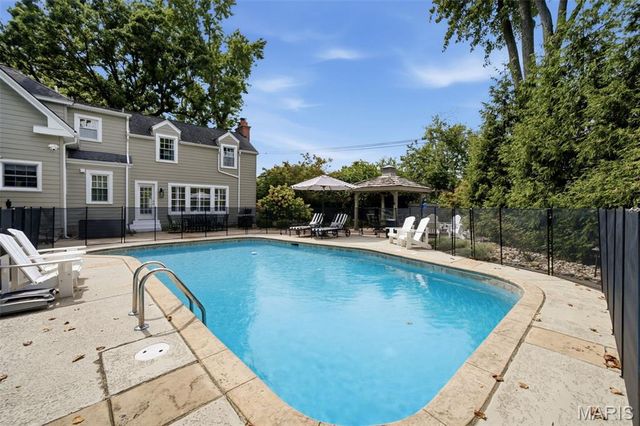 9321 Old Bonhomme Road, Olivette, MO 63132