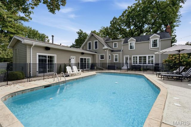 9321 Old Bonhomme Road, Olivette, MO 63132