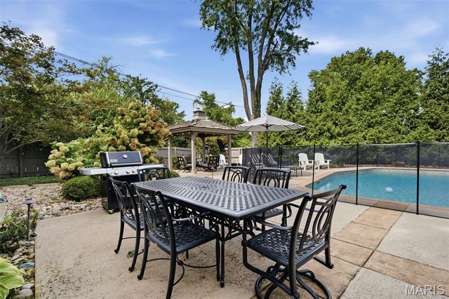 9321 Old Bonhomme Road, Olivette, MO 63132