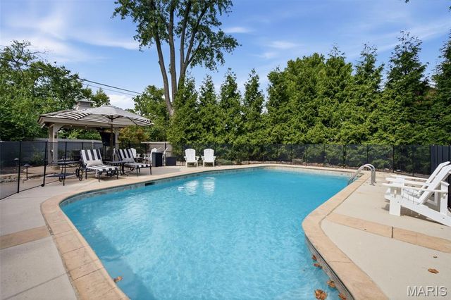 9321 Old Bonhomme Road, Olivette, MO 63132