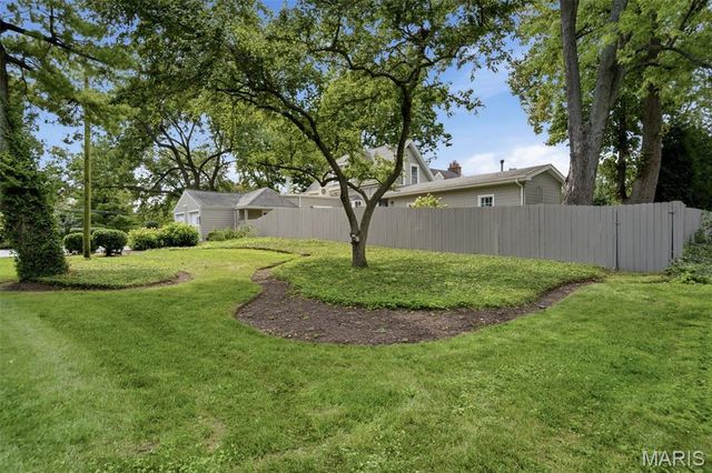 9321 Old Bonhomme Road, Olivette, MO 63132