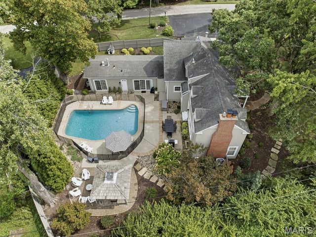 9321 Old Bonhomme Road, Olivette, MO 63132