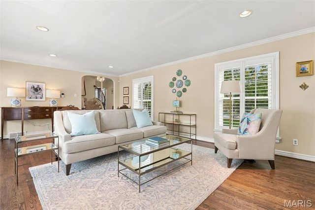 9321 Old Bonhomme Road, Olivette, MO 63132