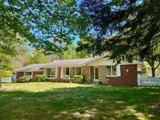 2095 Lakeshore Drive, Fennville, MI 49408