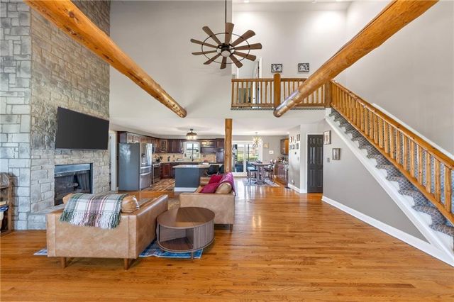 611 N Winnebago Drive, Lake Winnebago, MO 64034