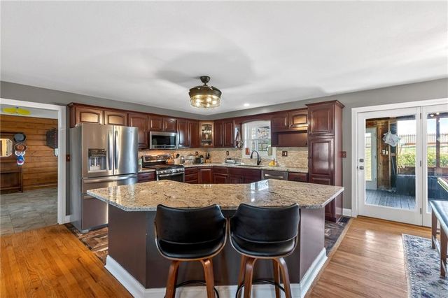611 N Winnebago Drive, Lake Winnebago, MO 64034