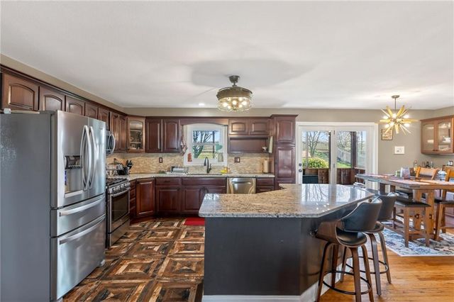 611 N Winnebago Drive, Lake Winnebago, MO 64034