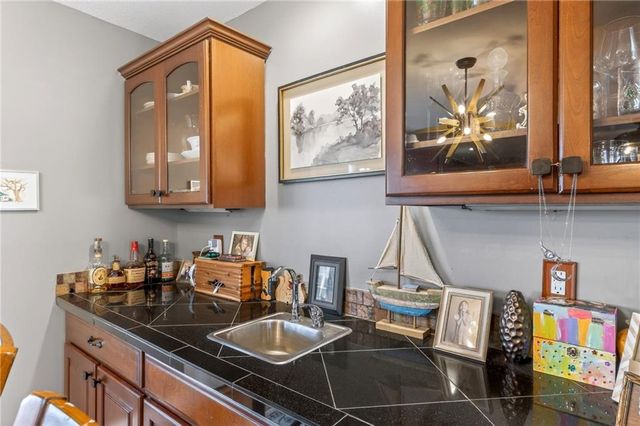 611 N Winnebago Drive, Lake Winnebago, MO 64034