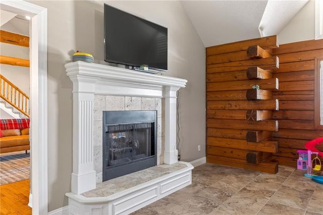 611 N Winnebago Drive, Lake Winnebago, MO 64034