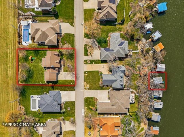 611 N Winnebago Drive, Lake Winnebago, MO 64034