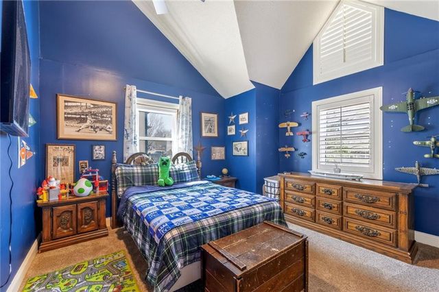 611 N Winnebago Drive, Lake Winnebago, MO 64034