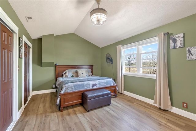 611 N Winnebago Drive, Lake Winnebago, MO 64034