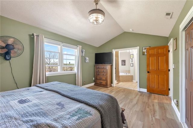 611 N Winnebago Drive, Lake Winnebago, MO 64034