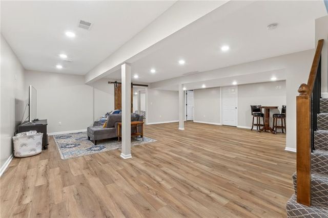 611 N Winnebago Drive, Lake Winnebago, MO 64034