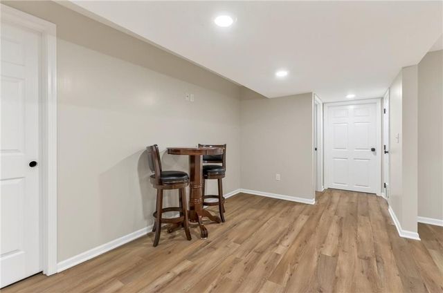 611 N Winnebago Drive, Lake Winnebago, MO 64034