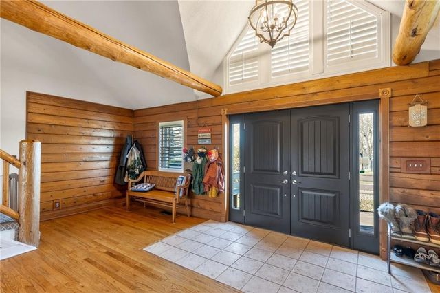 611 N Winnebago Drive, Lake Winnebago, MO 64034