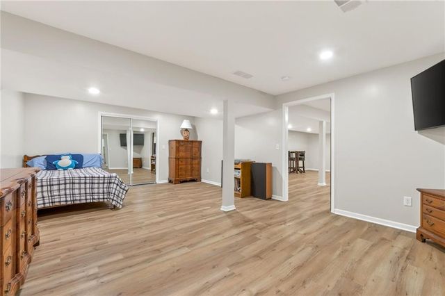 611 N Winnebago Drive, Lake Winnebago, MO 64034