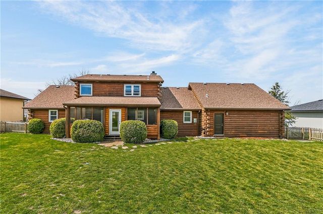 611 N Winnebago Drive, Lake Winnebago, MO 64034