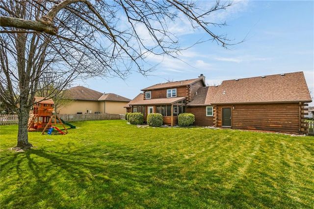 611 N Winnebago Drive, Lake Winnebago, MO 64034