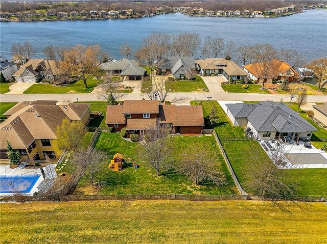 611 N Winnebago Drive, Lake Winnebago, MO 64034